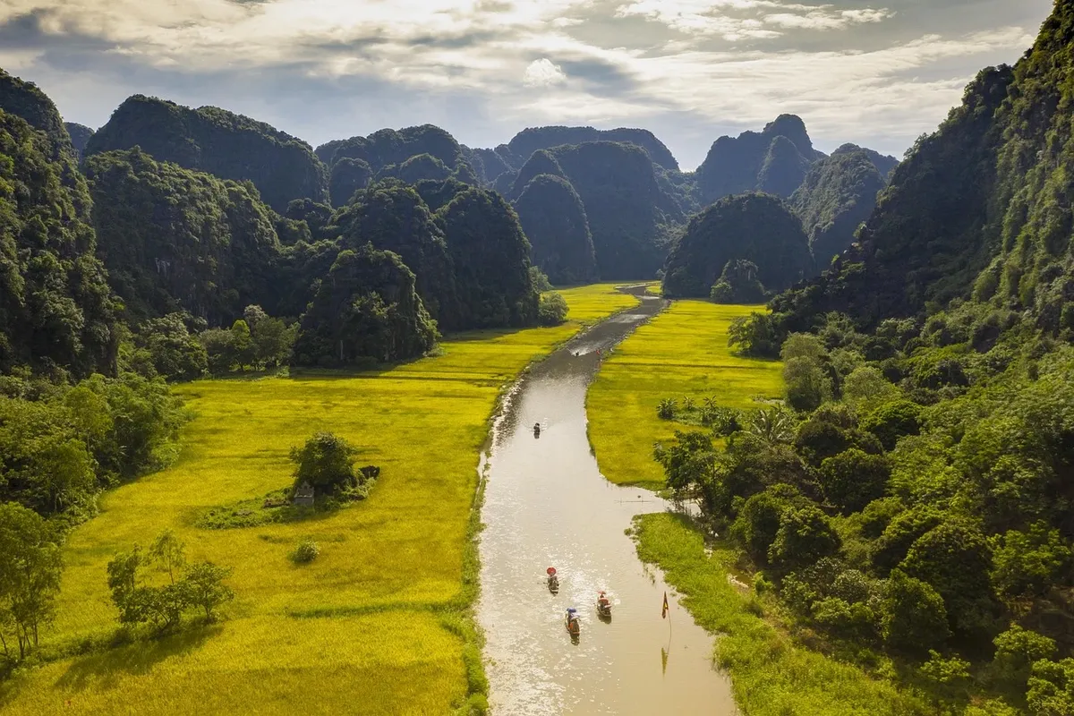 Travel Guide to Tam Coc, Nihn Bihn, Vietnam
